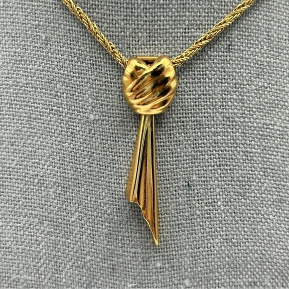 Vintage Monet Twisted Rope Gold Tone Chain 15" with Articulated Tassel Pendant - Picture 2 of 13